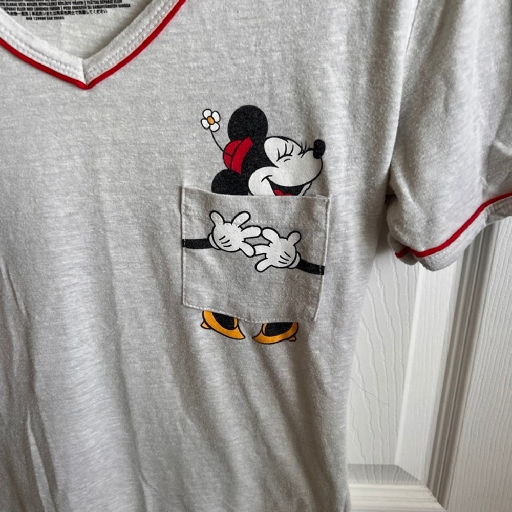 Disney Minnie Mouse‎ Pocket V-Neck T-Shirt Graphic Tee Red Trim Size S - Picture 2 of 9